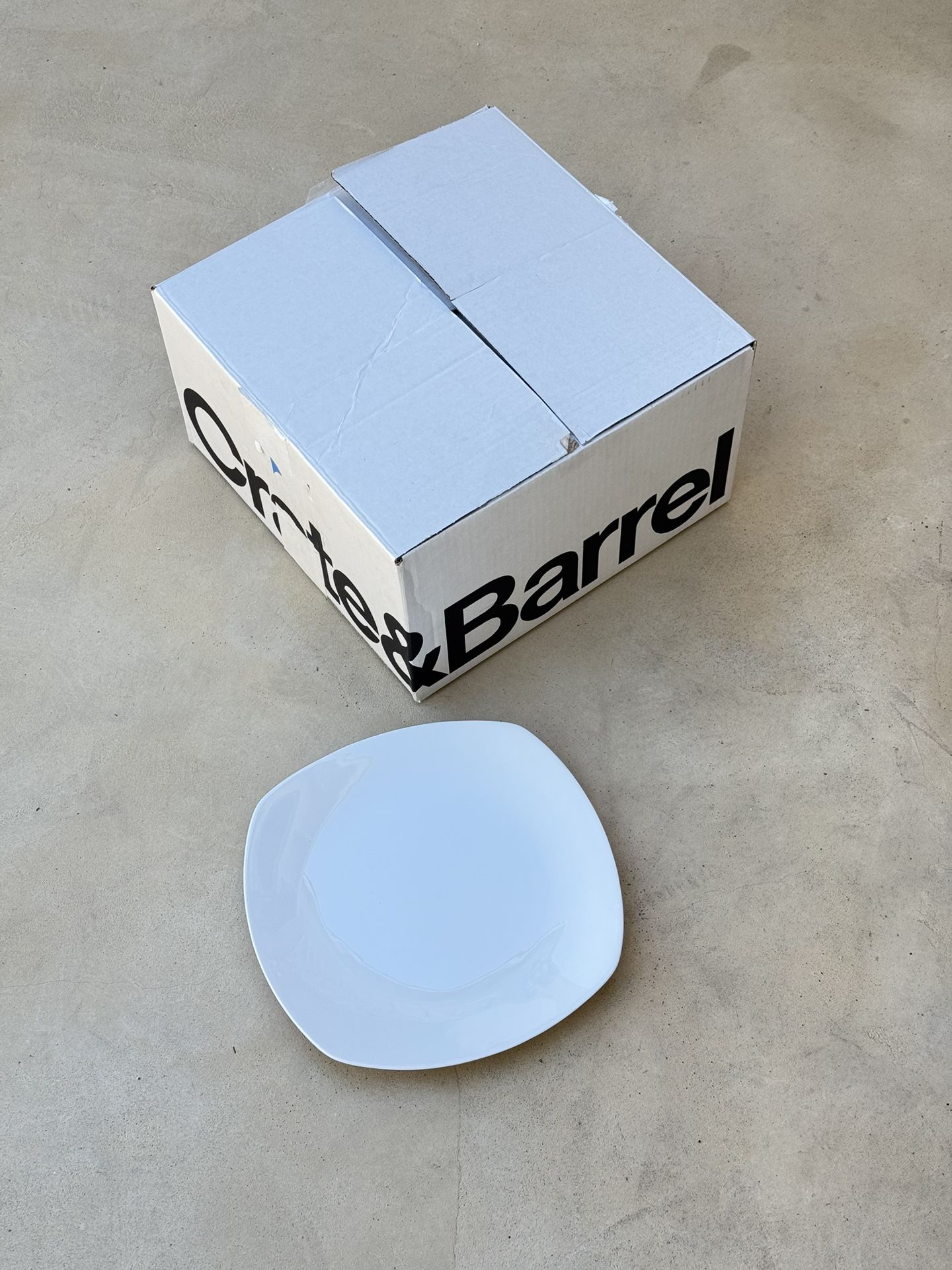 17 Dinner Plates 