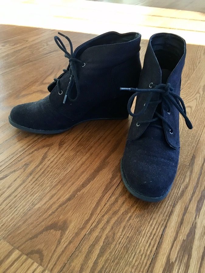 Black womens suede wedge boots/booties