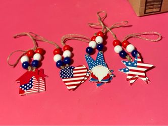 8 2D plastic patriotic ornaments for crafts