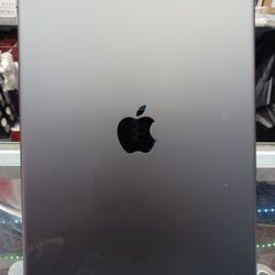 Excellent Gift 🎁.  Apple 🍎 Ipad 8th Generation 32gigs.  