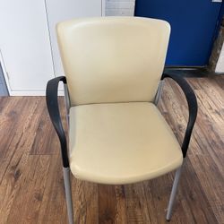4 Set Chairs 🪑🔴 $40🔴