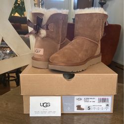 Womens Bailey Bow II color Chestnut   Size 5  Fits Like A 6