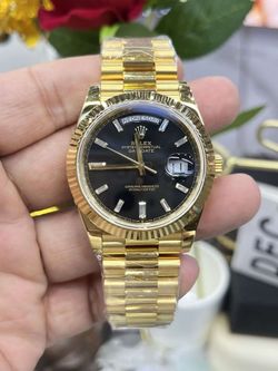 I heard this is the rarest model of the Laowang collection—a 41mm automatic mechanical watch, a traveler mastering time.
