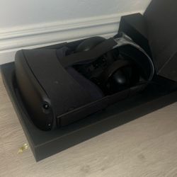 oculus quest W/both Controllers