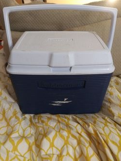 Rubbermaid 10 Quart Victory Personal Cooler