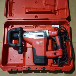 Milwaukee

SDS-MAX Demolition Hammer

