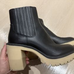 Like New: Dolce Vita  Black Leather Boots – Chunky Heel