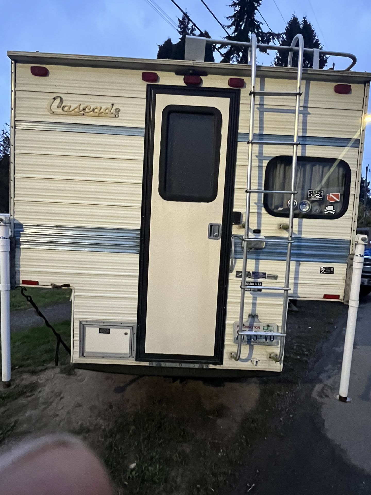 1990 Cascade Camper top for Sale in Seattle, WA OfferUp