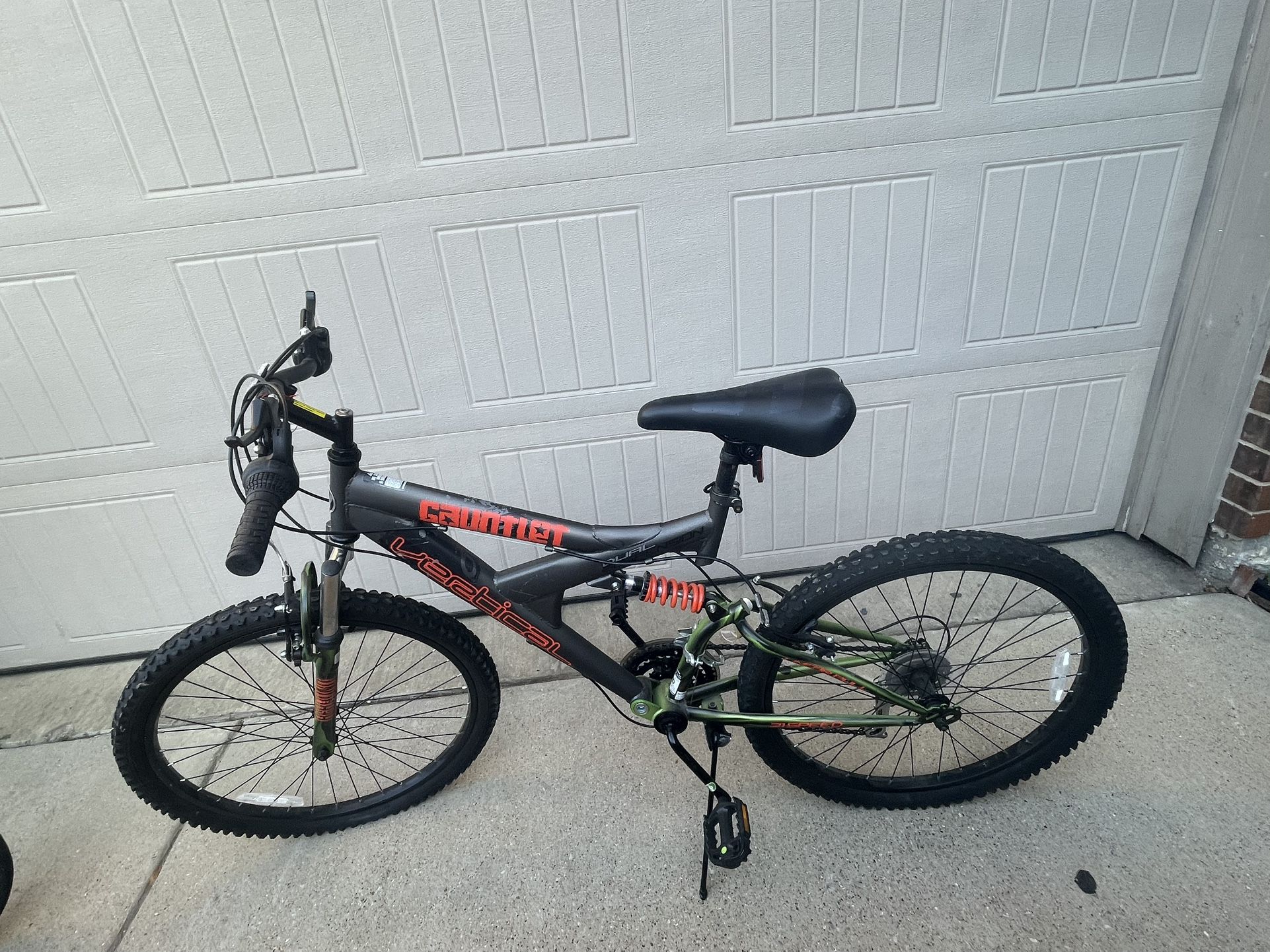 Dynacraft Vertical Gauntlet 24-Inch Mountain Bike