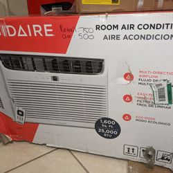 Huge 25,000 Btu Window Ac  Unit By Frigidaire 