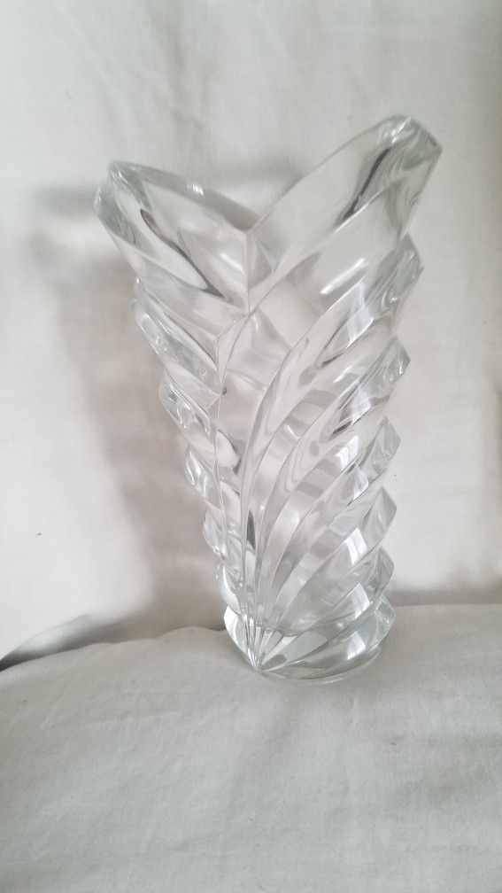 Mikasa Cristal Style Vase.  Still In The box. Woodland Hills,Ca 