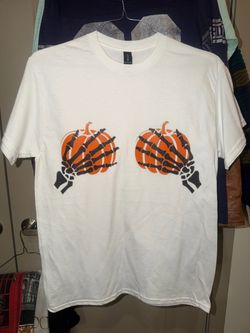 Cool Halloween π Shirt size Medium
