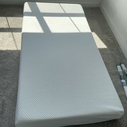 Memory Foam Mattress 8 inch Twin Size - Very Clean