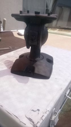 QSC SPEAKER MOUNT