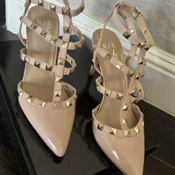 Beautiful Beige Heels Size 6 Retail Value $189.99 + Tax 