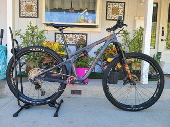 Pivot Trail 429 - Medium - 29er - 2021