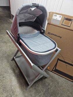 Uppababy Basinet And Stand.