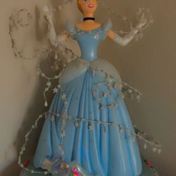 Cinderella Statue 
