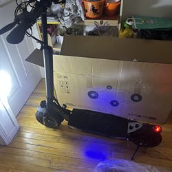Electric Scooter - 1000W Motor, Max 28 MPH