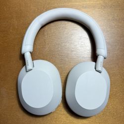 Sony XM5 Headphones
