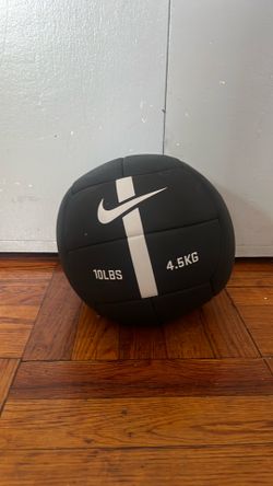 10 LB Nike medicine ball