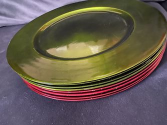 8 large plate chargers Christmas red and green