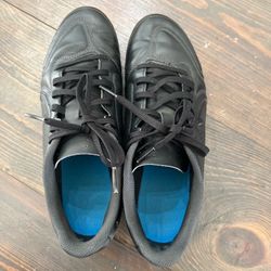 Nike Tiempo soccer cleats size 7.5