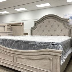 New King Bed 🔥🔥 AVAILABLE NOW