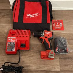 Milwaukee M18 18V Lithium-Ion Brushless Cordless 1/2 in. Compact Drill/Driver with One 2.0 Ah Battery, Charger and Tool Bag