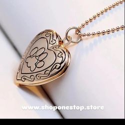 PET PAW KEEPSAKE LOCKET 