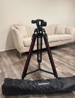 Neewer 70” video tripod