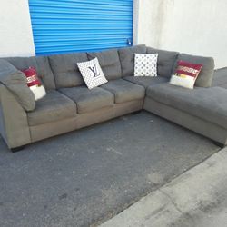 Modern Sectional Couch Gray , Very Nice ,