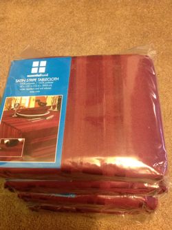 4 tablecloths 60 X 120 Burgundy