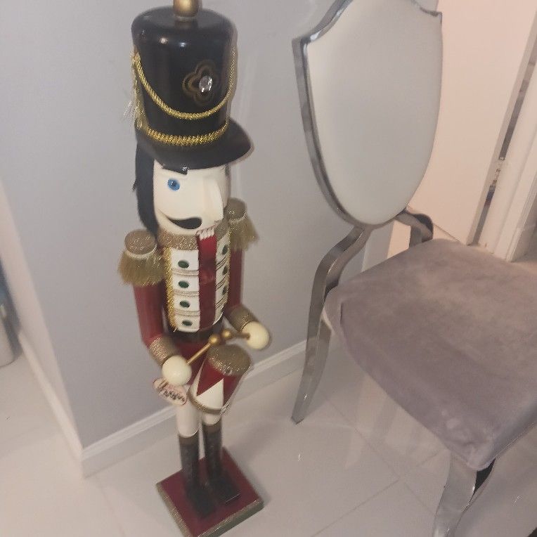 NUTCRACKER WOOD VINTAGE 42"