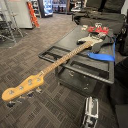 fender jazz starcaster