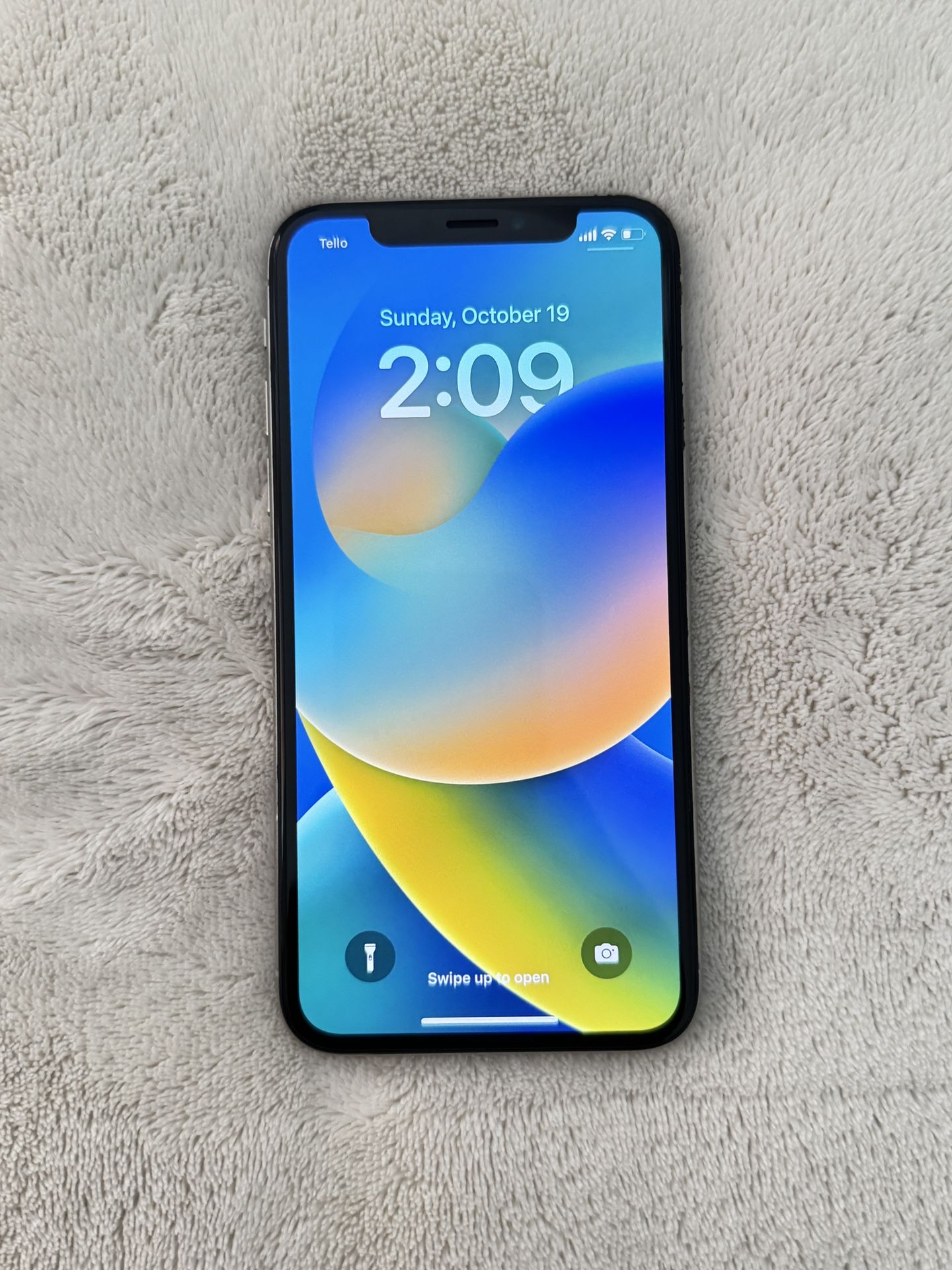 iPhone X- White/Silver- unlocked