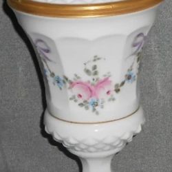 Vintag WESTMORELAND Milk glass candy dish