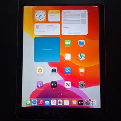 Ipad 6 32gb wifi only. Touch id doesn't work