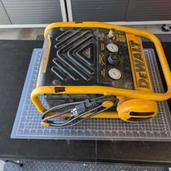 #19 DeWalt D55140 1-Gallon Trim Air Compressor – Fair / Works