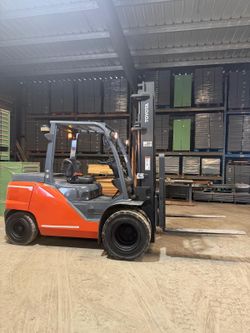 2017 Toyota 10,000 lbs capacity forklift