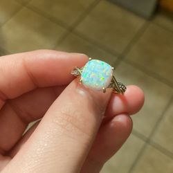 10k Gold Opal Ring 