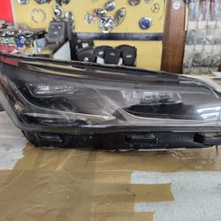 2019 - 2022 Toyota avalon right headlight