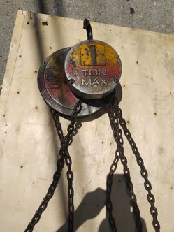 Vintage chain hoist 200