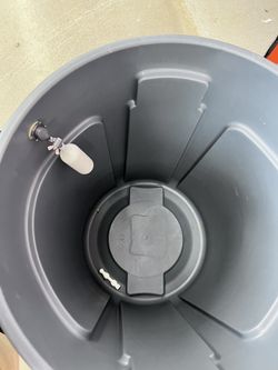 32 Gallon Brute Trashcan Used As Water Reservoir 