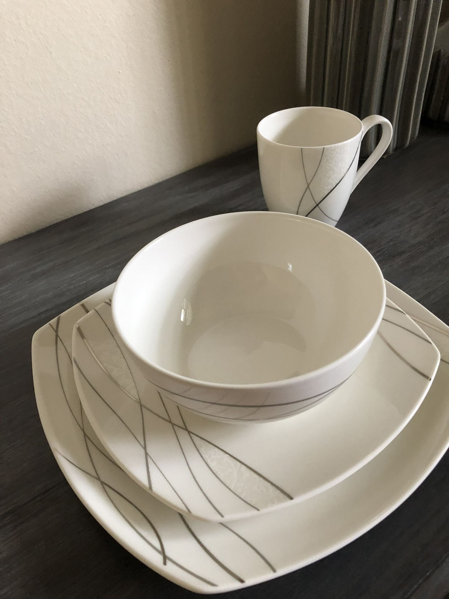 Brand New Mikasa Love Story Dinnerware Set w/Platinum, Service for