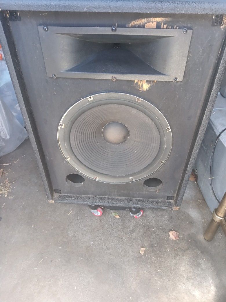PEAVEY SPEAKER CABINETS (2)