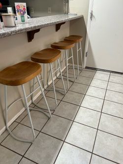 4 bar stools
