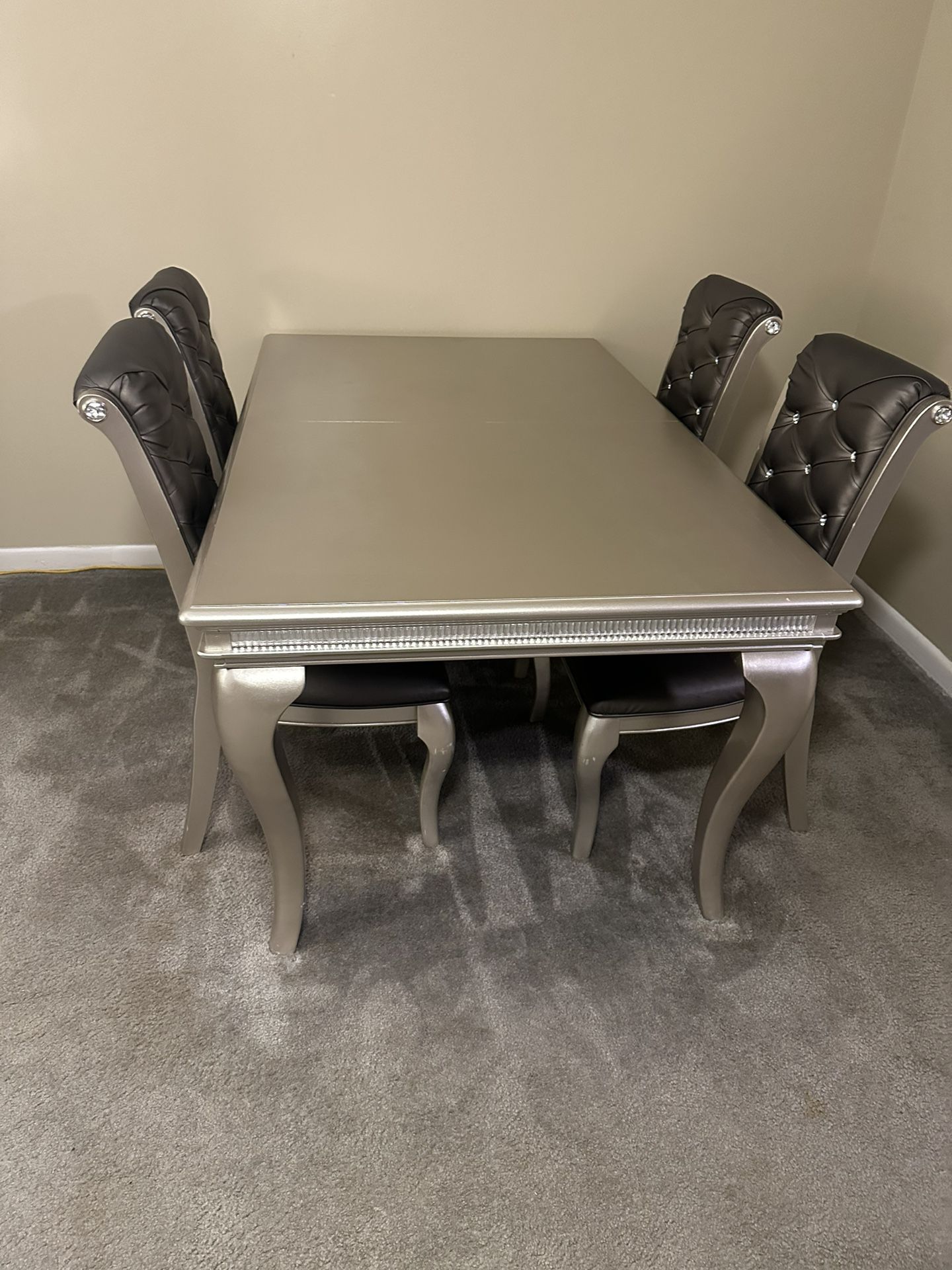 Dinning Room Table With 4 Chairs 
