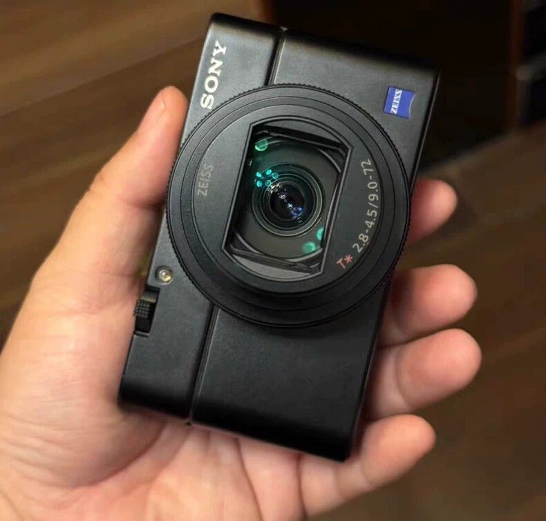 Sony Cyber-Shot RX100 VII