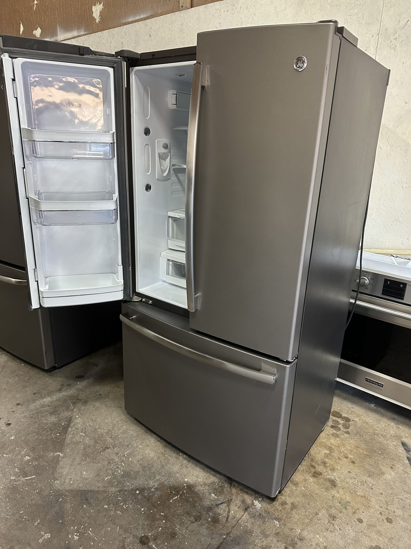 Near New GE counter depth Frenchdoor 21.3 ft.³ Water and ice inside can deliver Retail price $2900 23.1 cu. ft. French Door Refrigerator in Slate, Fin